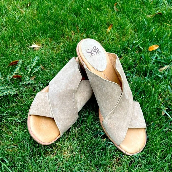 Sofft Gold Sandals Elegant Criss-Cross Design size 10 M - Picture 1 of 9